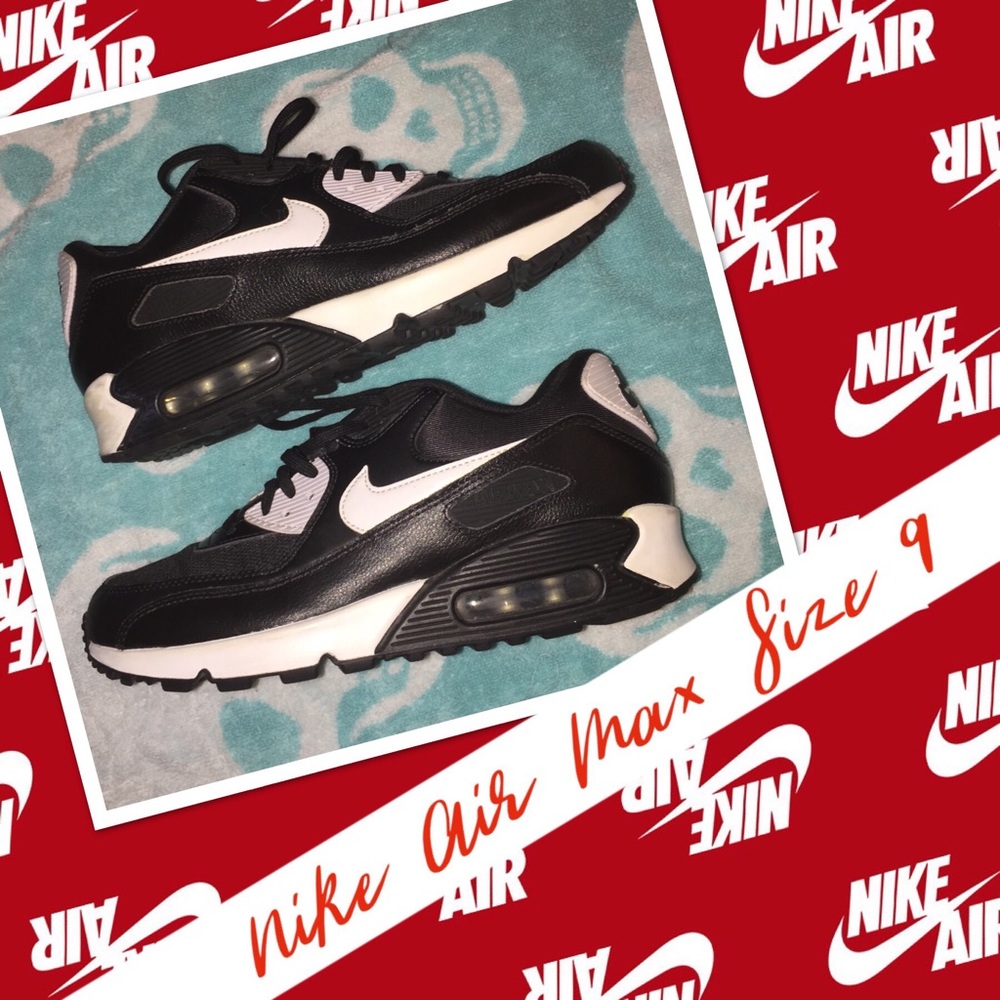 Offer! Women’s Nike air max 90 Black EUC size 9